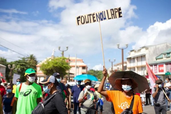 Chômage de masse : la jeunesse en première ligne de la révolte en Guadeloupe