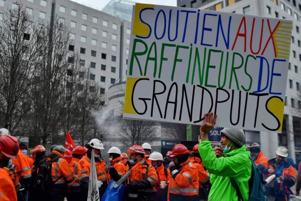 Le bras-de-fer des Grandpuits contre Total continue : soutenons-les le 10 janvier à Paris !