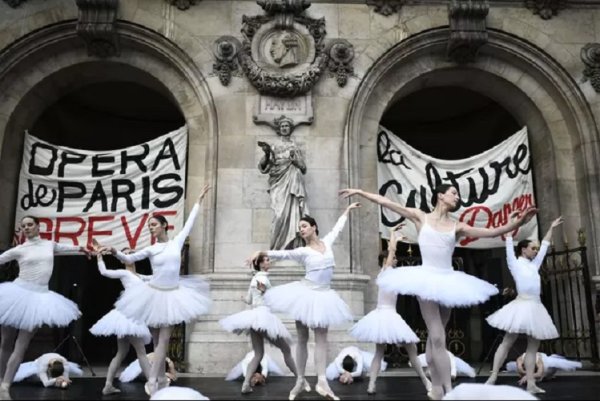 Ballet gratuit devant l'opéra, musées fermés, théâtres à l'arrêt : la culture en grève