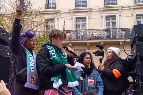 Hommage d'Adèle Haenel & Nadège Beausson-Diagne aux grévistes et aux luttes internationales