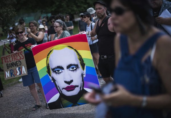 Russie. La « loi contre la propagande LGBTI » définitivement adoptée, Poutine poursuit son offensive
