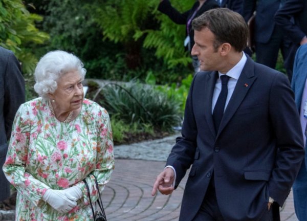 Obsèques de la reine d'Angleterre : Macron impose un hommage national sur les bâtiments publics