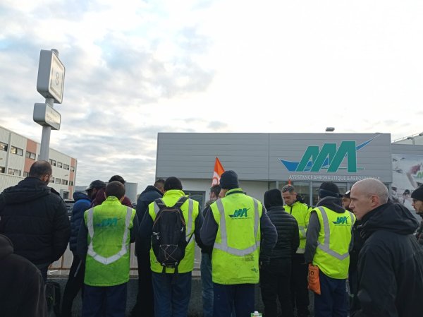 Grève à AAA : après 2 jours de grève, les salariés de l'aéronautique arrachent 500 euros de prime