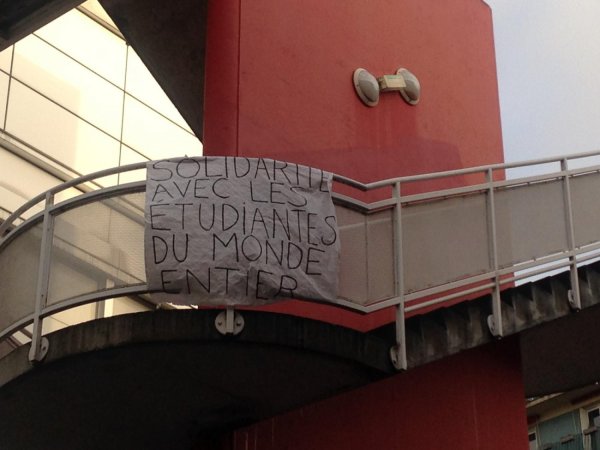 A l'université Paris 3, les étudiants étrangers remercient les étudiants mobilisés.