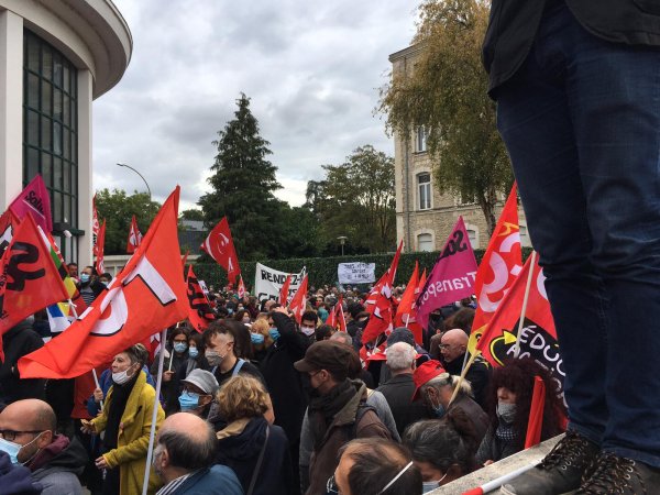 1500 personnes devant le Rectorat de Poitiers pour soutenir les 4 profs réprimés
