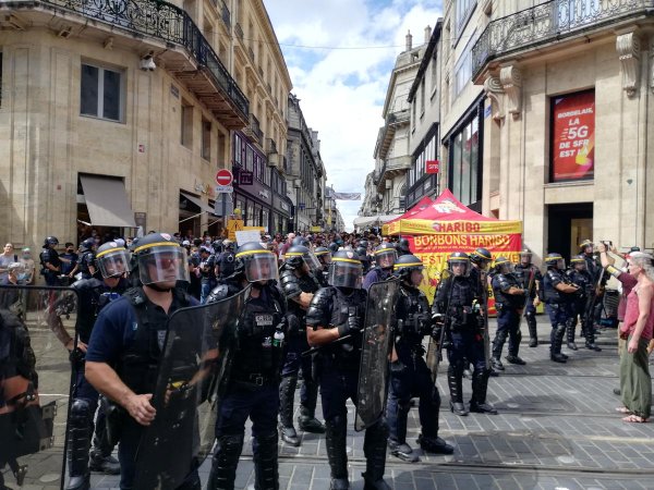 Bordeaux. Plusieurs milliers de manifestants contre le pass sanitaire et l'autoritarisme de Macron !