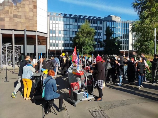 « On est tous maltraités » : interview d'un travailleur du nettoyage à Jussieu en grève