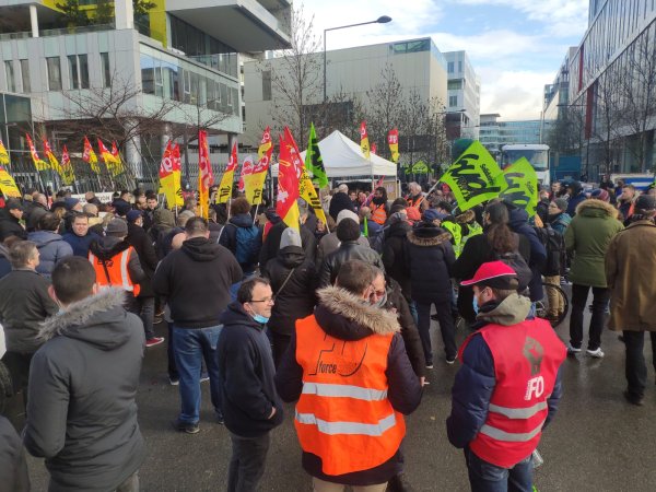 Grève des agents commerciaux à la SNCF : "Huit ans sans augmentation de salaires, c'est trop !"