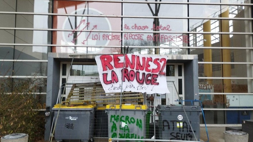« Loi raciste, riposte antifasciste ! » : l'université Rennes 2 bloquée contre la loi immigration 